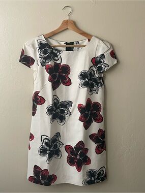 Milly floral Shift Dress in White with Red & Black Blooms